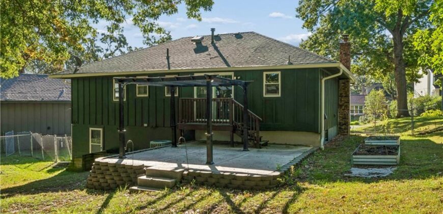 700 NE 55TH Street, Kansas City, MO 64118