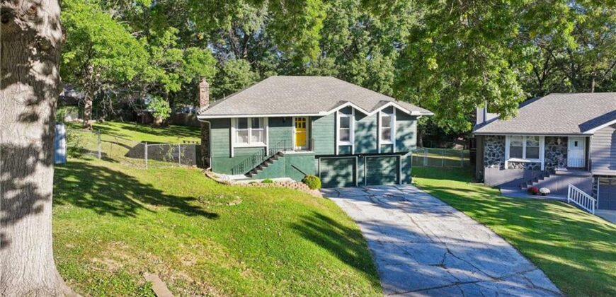 700 NE 55TH Street, Kansas City, MO 64118