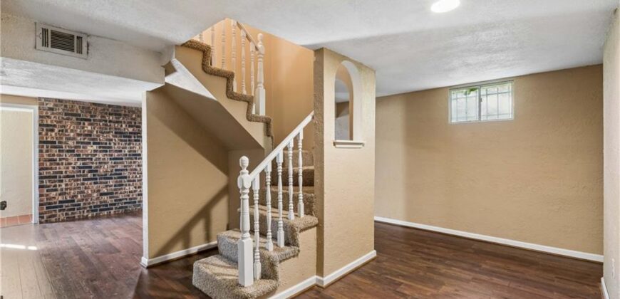 700 NE 55TH Street, Kansas City, MO 64118