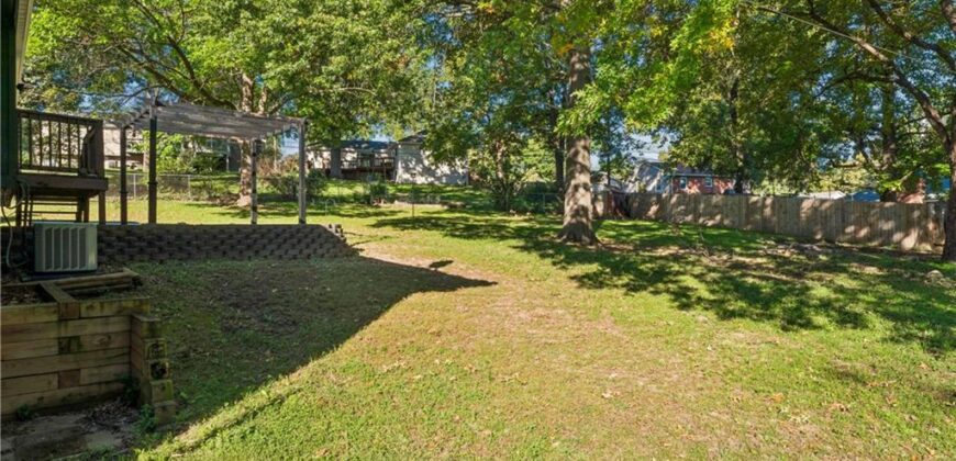 700 NE 55TH Street, Kansas City, MO 64118