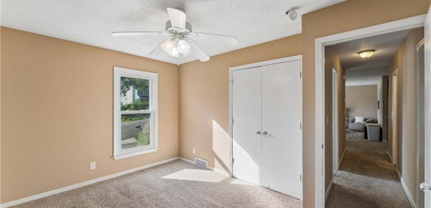 700 NE 55TH Street, Kansas City, MO 64118