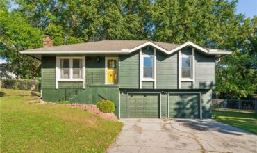 700 NE 55TH Street, Kansas City, MO 64118