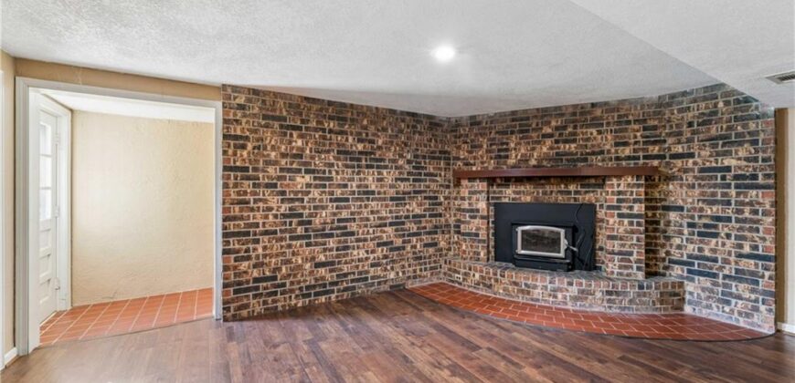 700 NE 55TH Street, Kansas City, MO 64118