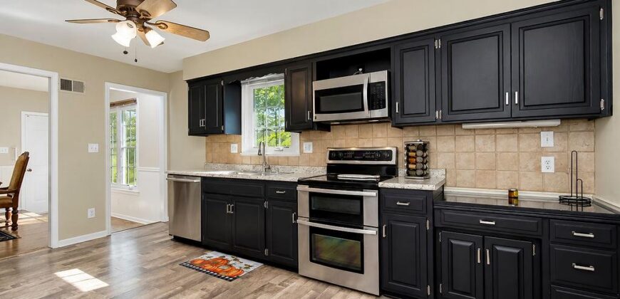 8148 NW Twin Oaks Drive, Kansas City, MO 64151