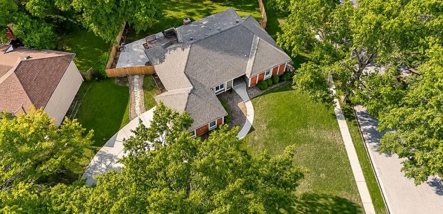 8148 NW Twin Oaks Drive, Kansas City, MO 64151