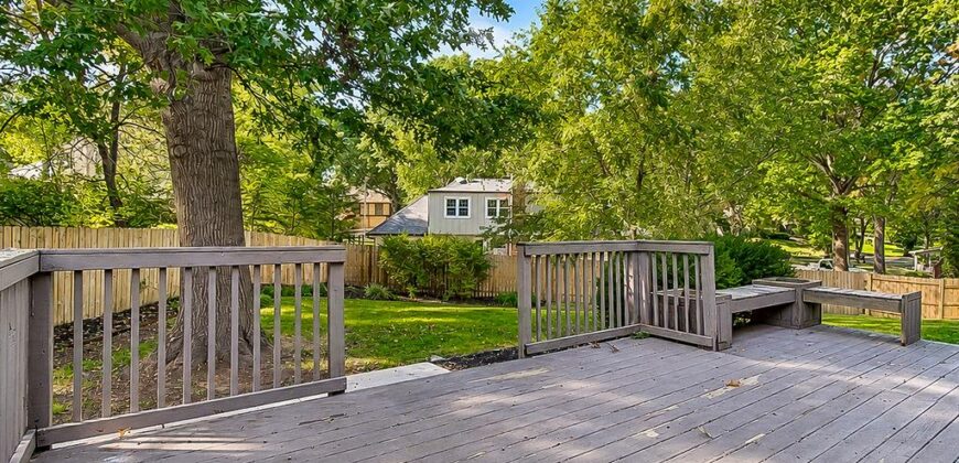 8148 NW Twin Oaks Drive, Kansas City, MO 64151