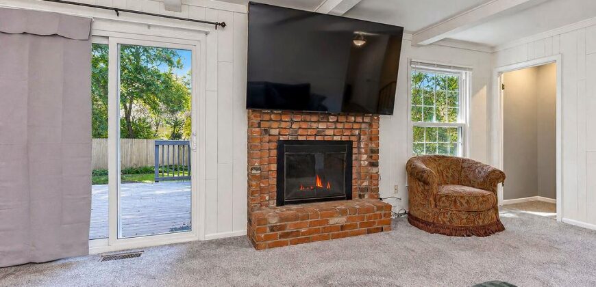 8148 NW Twin Oaks Drive, Kansas City, MO 64151