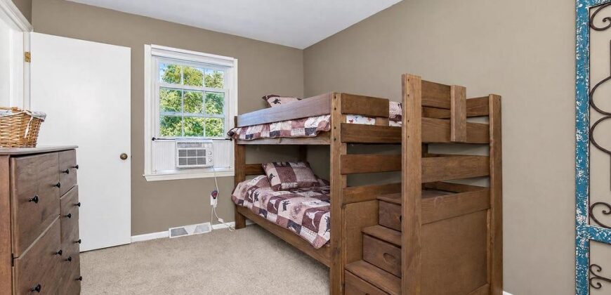 8148 NW Twin Oaks Drive, Kansas City, MO 64151