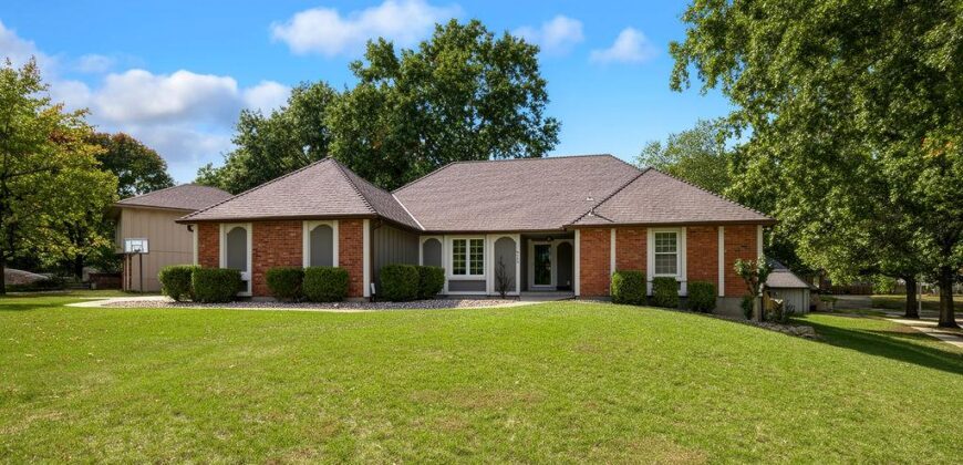 8148 NW Twin Oaks Drive, Kansas City, MO 64151