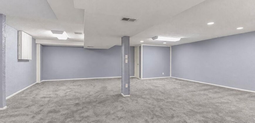 8148 NW Twin Oaks Drive, Kansas City, MO 64151