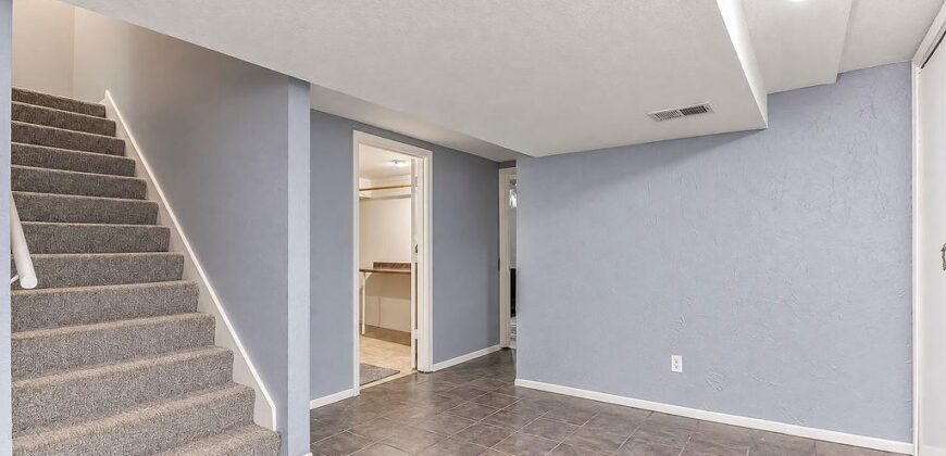 8148 NW Twin Oaks Drive, Kansas City, MO 64151