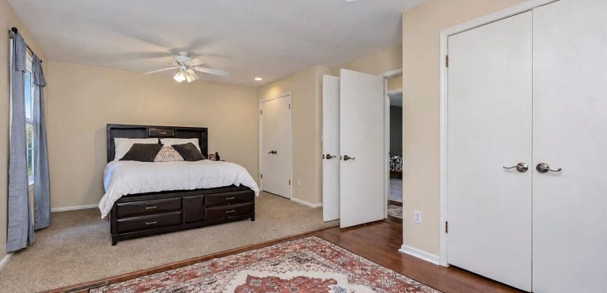 8148 NW Twin Oaks Drive, Kansas City, MO 64151