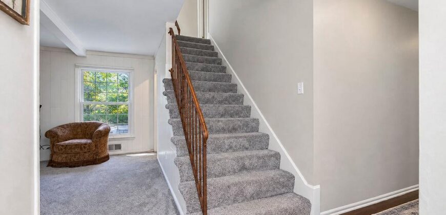 8148 NW Twin Oaks Drive, Kansas City, MO 64151