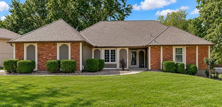 8148 NW Twin Oaks Drive, Kansas City, MO 64151