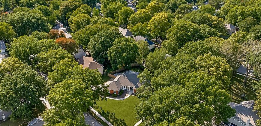 8148 NW Twin Oaks Drive, Kansas City, MO 64151