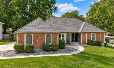 8148 NW Twin Oaks Drive, Kansas City, MO 64151