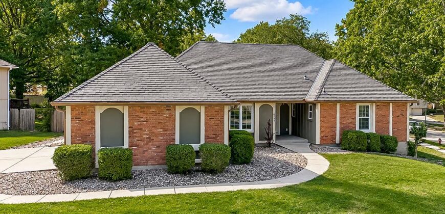 8148 NW Twin Oaks Drive, Kansas City, MO 64151