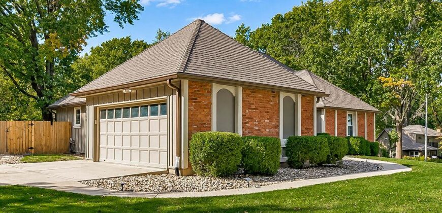 8148 NW Twin Oaks Drive, Kansas City, MO 64151