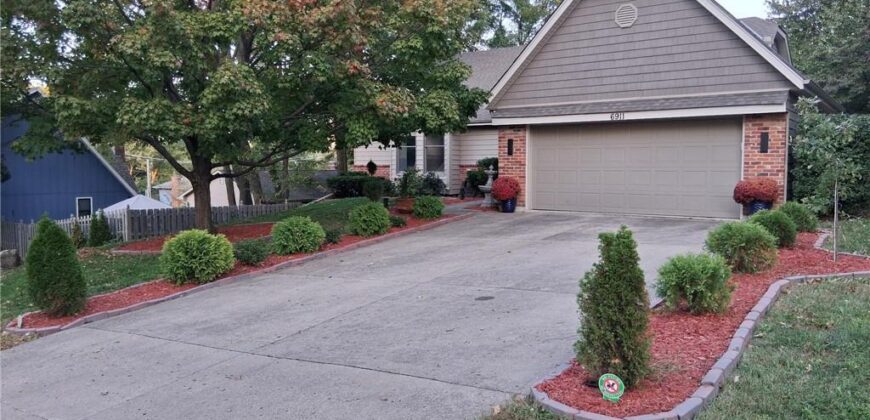 6911 N Flora Avenue, Gladstone, MO 64118