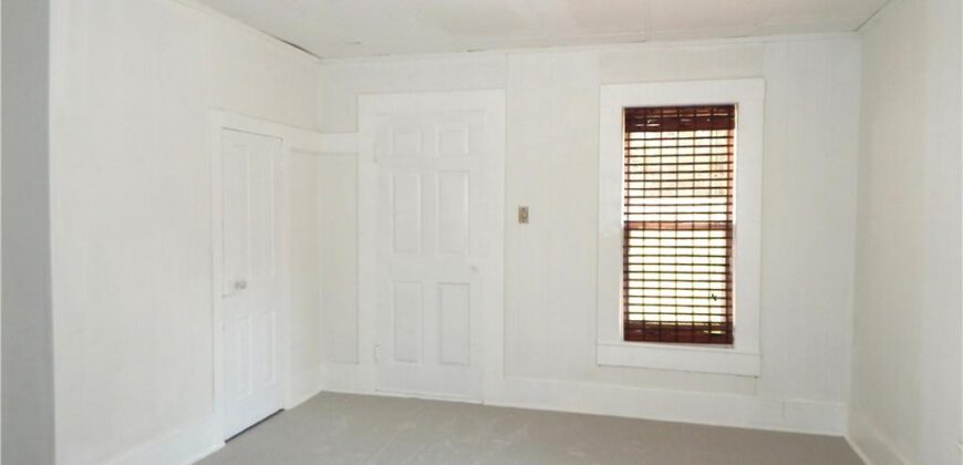 452 N WATER Street, Liberty, MO 64068