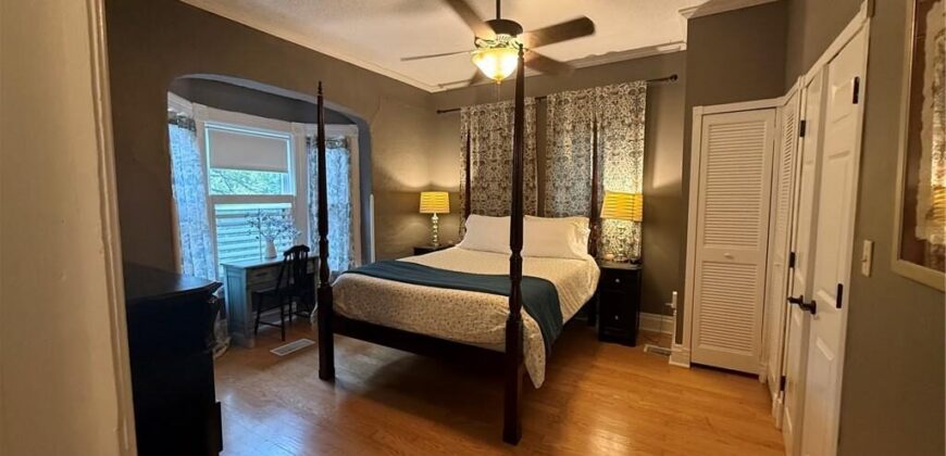 6 W 12th Street, Parkville, MO 64152