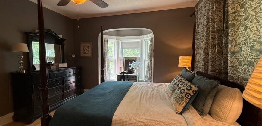 6 W 12th Street, Parkville, MO 64152