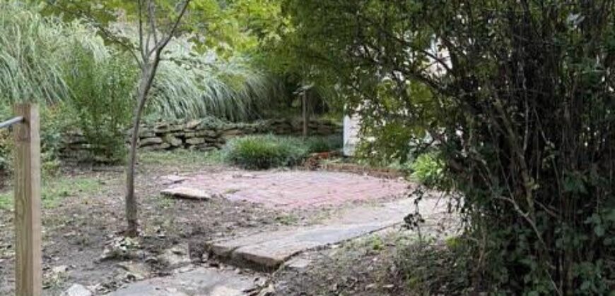 6 W 12th Street, Parkville, MO 64152