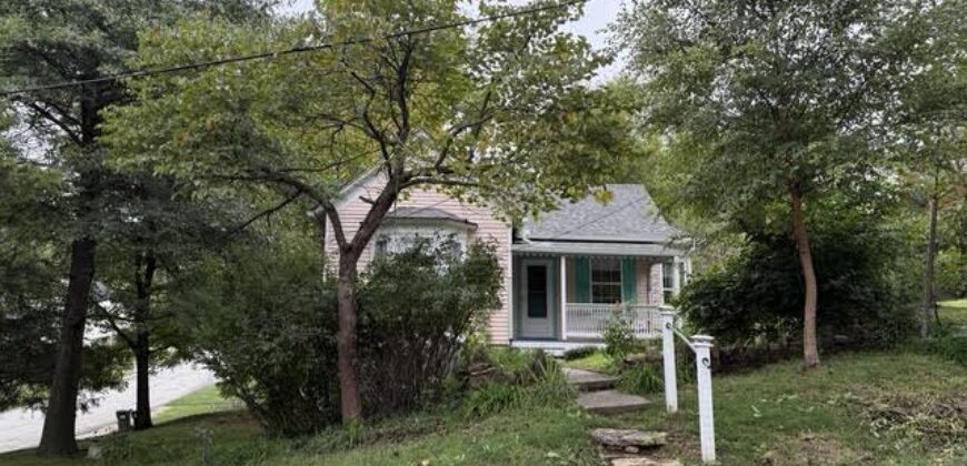 6 W 12th Street, Parkville, MO 64152