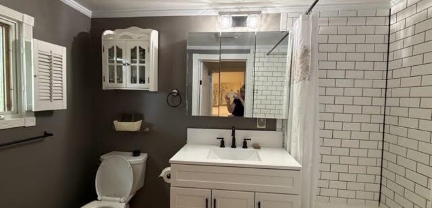 6 W 12th Street, Parkville, MO 64152