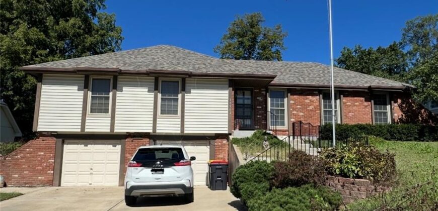 11302 NW 60th Street, Parkville, MO 64152