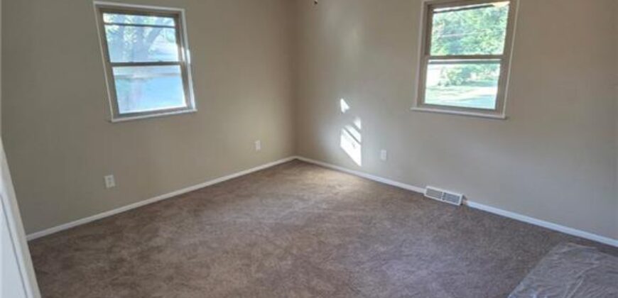 11144 N Kenwood Avenue, Kansas City, MO 64155