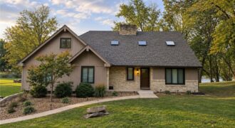 8311 NW Hillside Drive, Weatherby Lake, MO 64152
