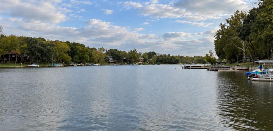8311 NW Hillside Drive, Weatherby Lake, MO 64152