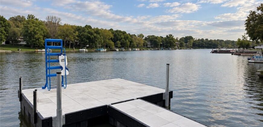 8311 NW Hillside Drive, Weatherby Lake, MO 64152