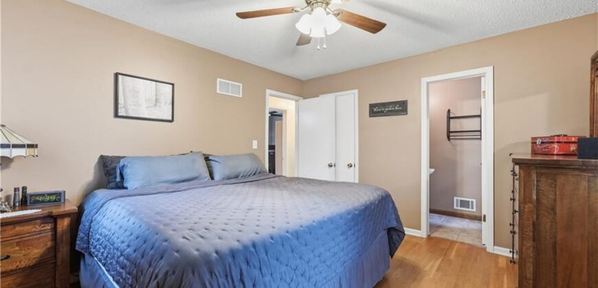 8024 NW Cadwallader Road, Kansas City, MO 64152