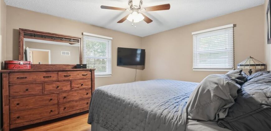 8024 NW Cadwallader Road, Kansas City, MO 64152