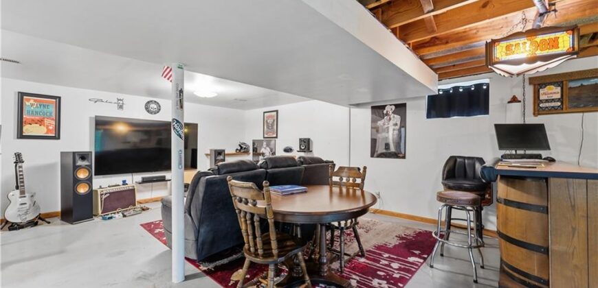 8024 NW Cadwallader Road, Kansas City, MO 64152