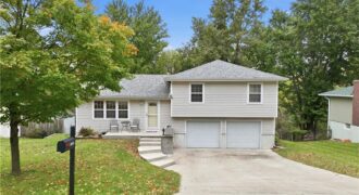 8024 NW Cadwallader Road, Kansas City, MO 64152