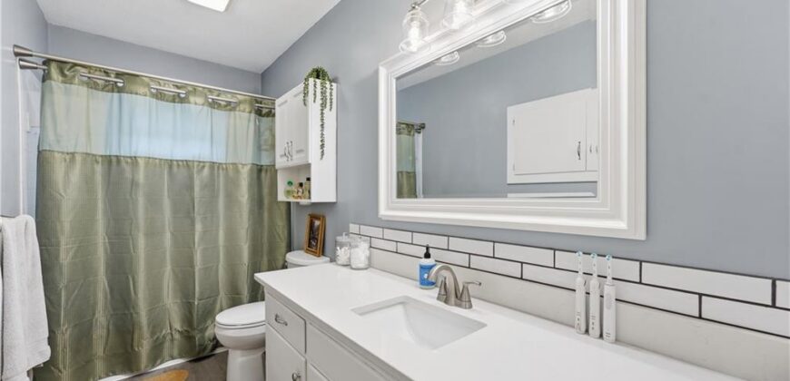 8024 NW Cadwallader Road, Kansas City, MO 64152