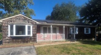 1300 NE SHADY LANE Drive, Gladstone, MO 64118