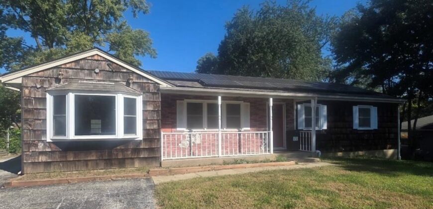 1300 NE SHADY LANE Drive, Gladstone, MO 64118