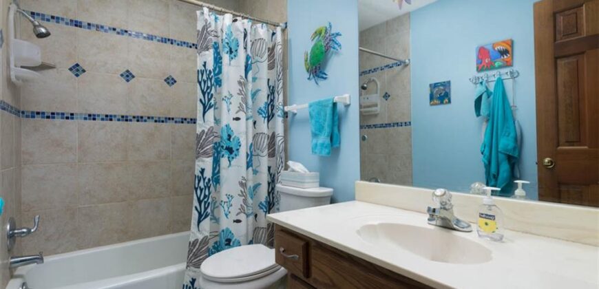 719 White Oak Lane, Gladstone, MO 64116