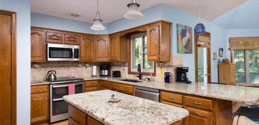 719 White Oak Lane, Gladstone, MO 64116