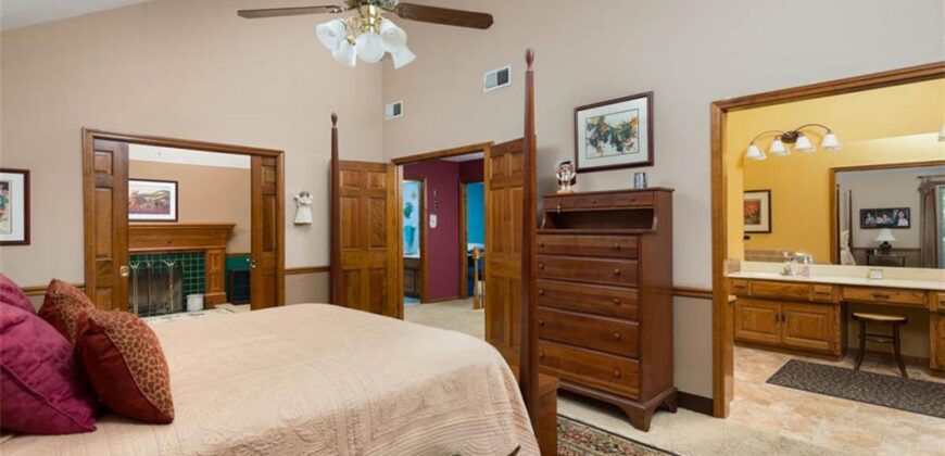 719 White Oak Lane, Gladstone, MO 64116