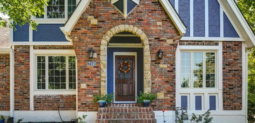 719 White Oak Lane, Gladstone, MO 64116