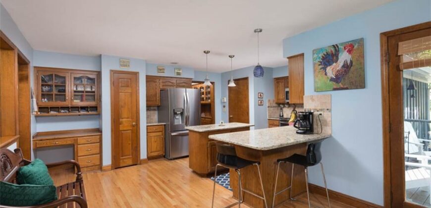 719 White Oak Lane, Gladstone, MO 64116