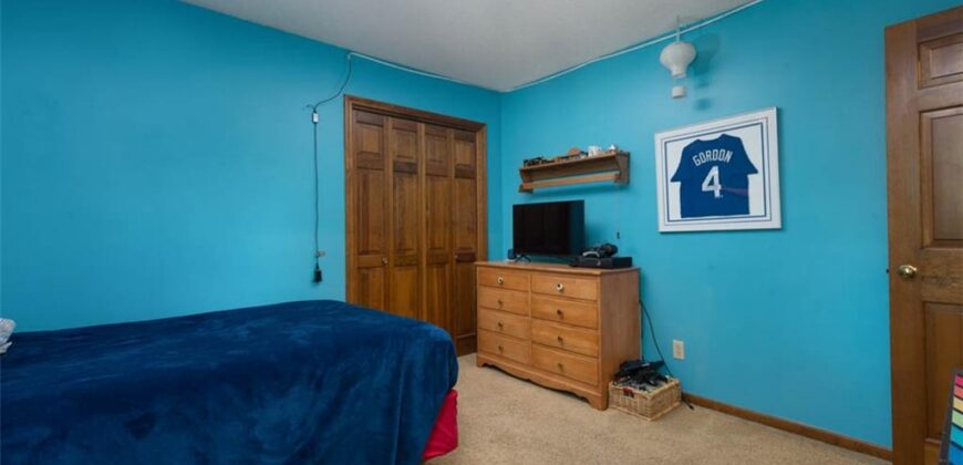 719 White Oak Lane, Gladstone, MO 64116