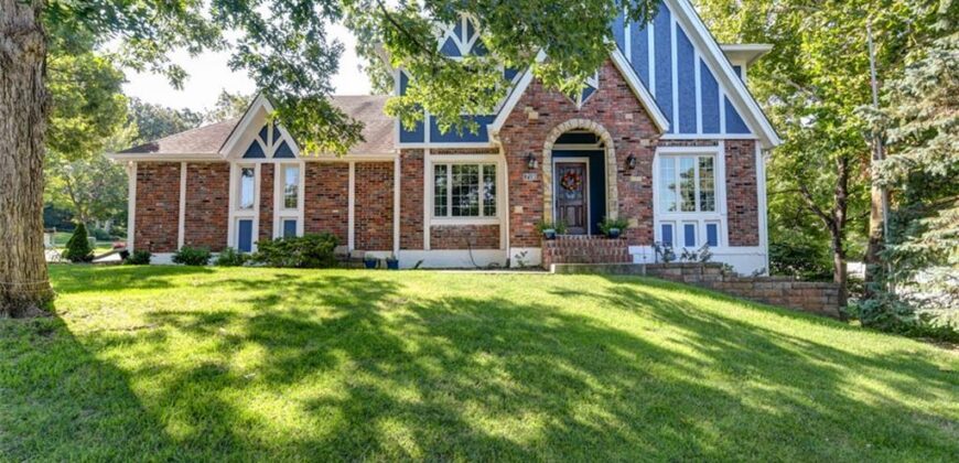 719 White Oak Lane, Gladstone, MO 64116