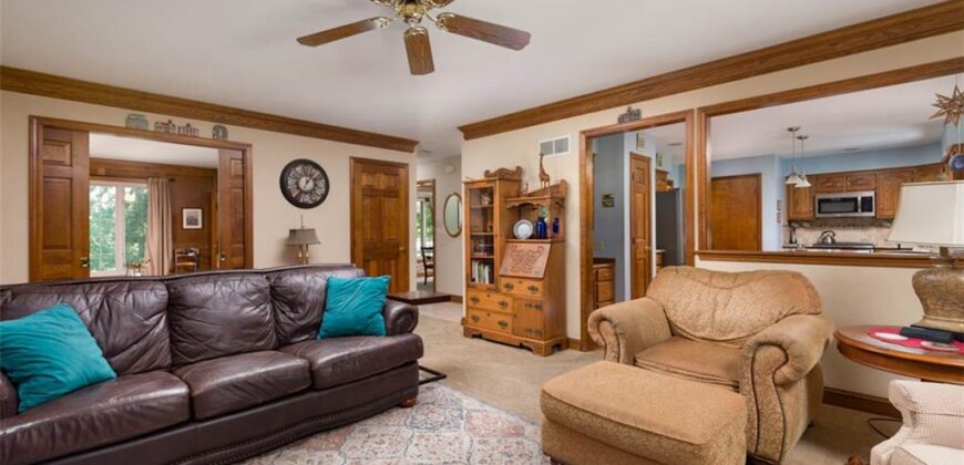 719 White Oak Lane, Gladstone, MO 64116