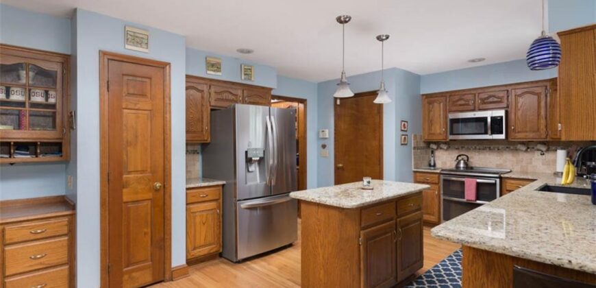719 White Oak Lane, Gladstone, MO 64116